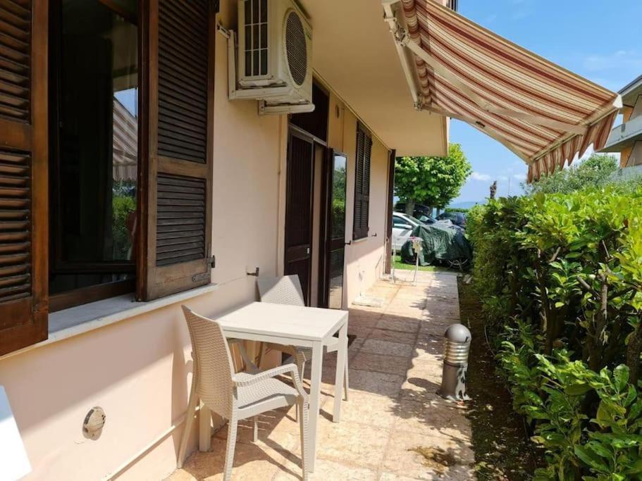 Incantevole Location Fronte Lago Sirmione Exterior foto