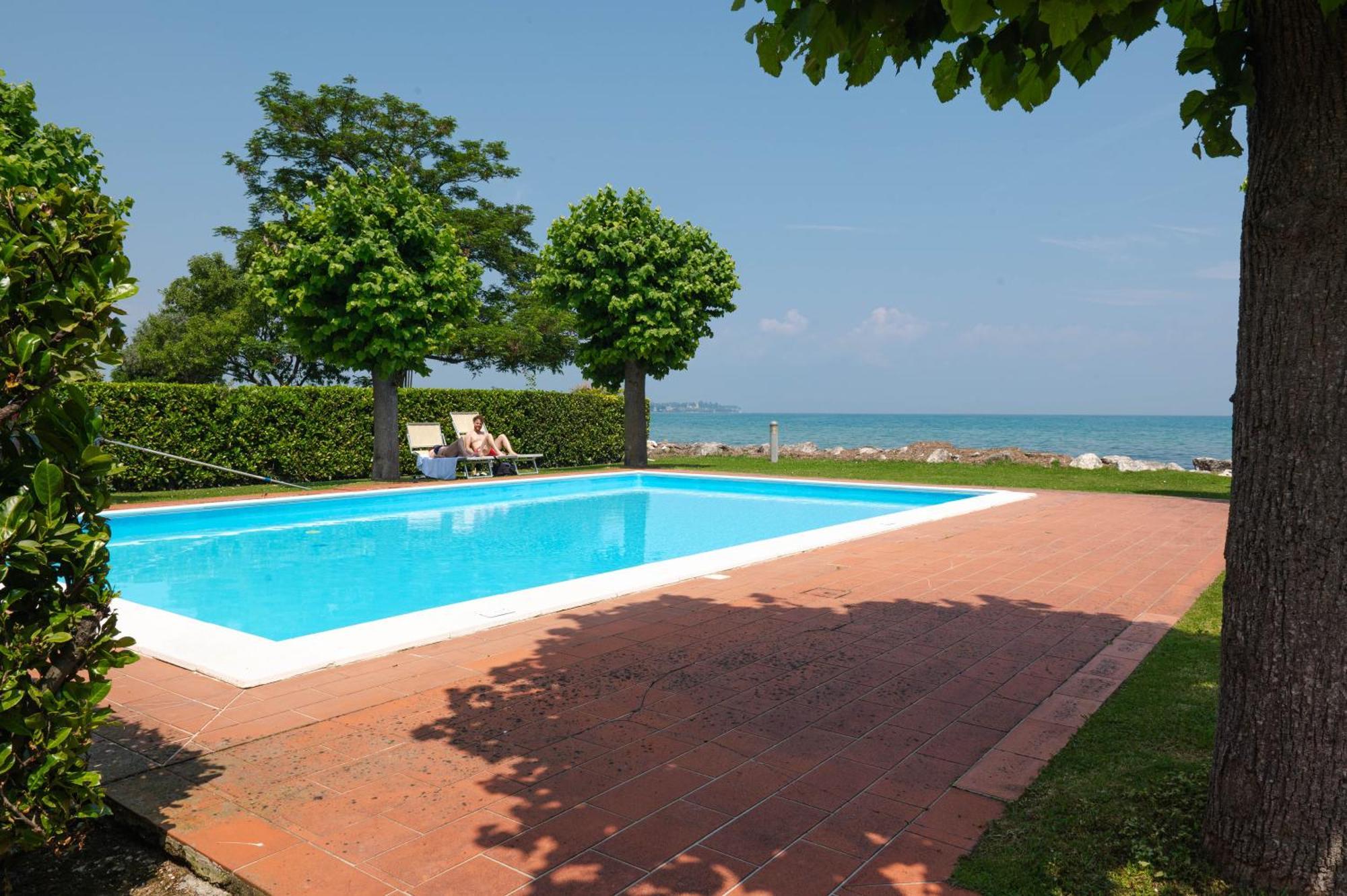 Incantevole Location Fronte Lago Sirmione Exterior foto